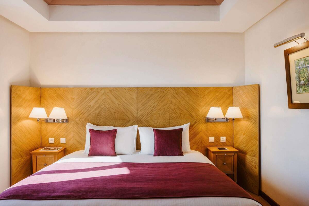 Suite Deluxe, 1 très grand lit | Draps en coton égyptien, literie de qualité supérieure, surmatelas