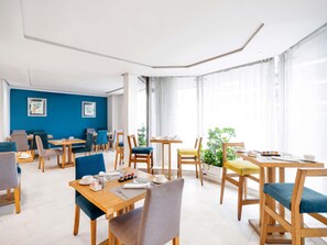 2 restauranter, frokost serveres