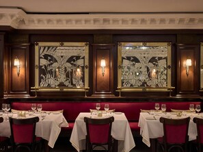 2 Restaurants; Frühstück, Mittagessen und Abendessen werden serviert