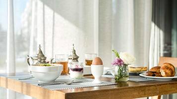 Desayuno buffet todos los días (con cargo)