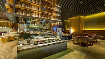 Daily buffet breakfast (CNY 208 per person)