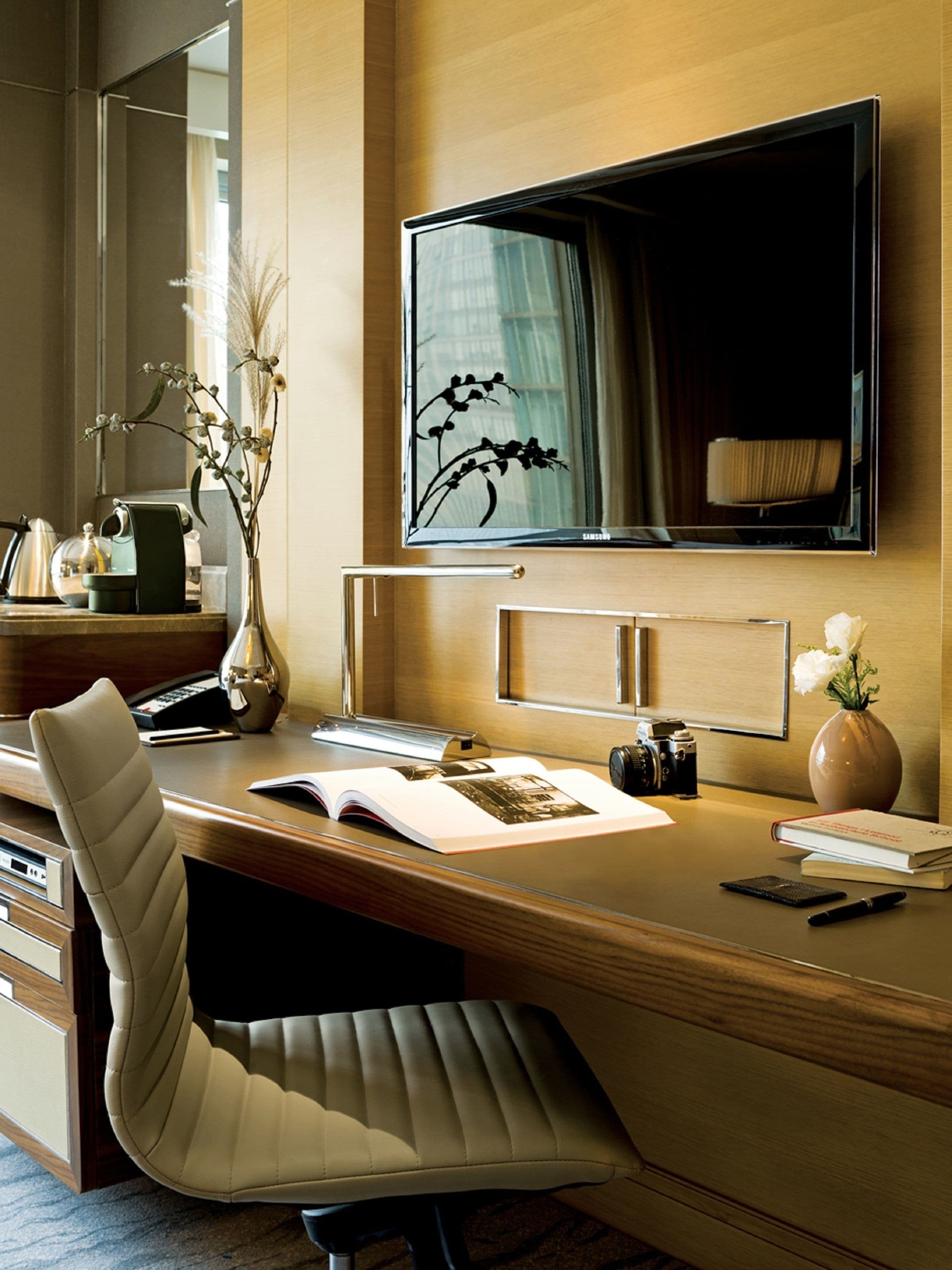 suite (specialty) | hypo-allergenic bedding, down duvets, minibar, in-room safe