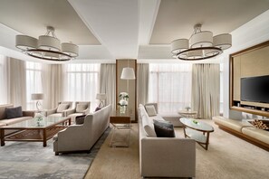 Presidential-Suite | Allergikerbettwaren, Daunenbettdecken, Minibar, Zimmersafe