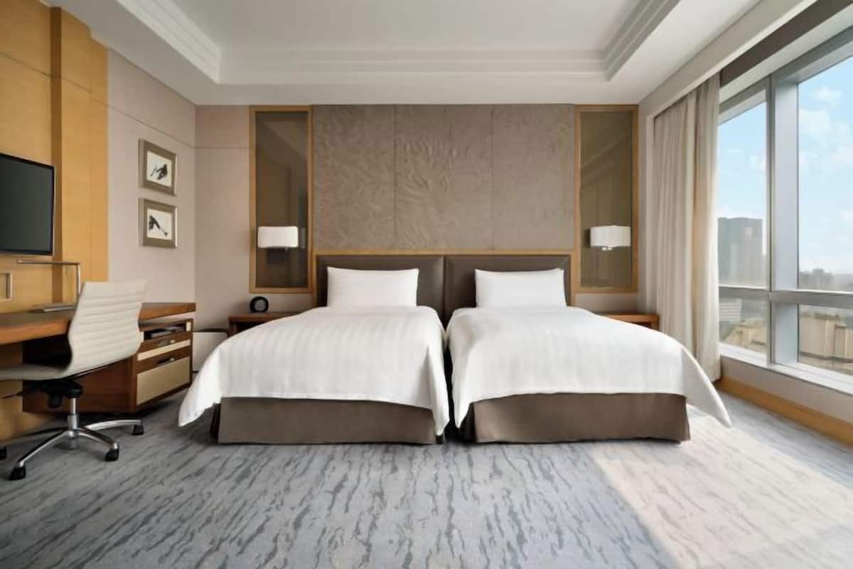 Hypo-allergenic bedding, down duvets, minibar, in-room safe