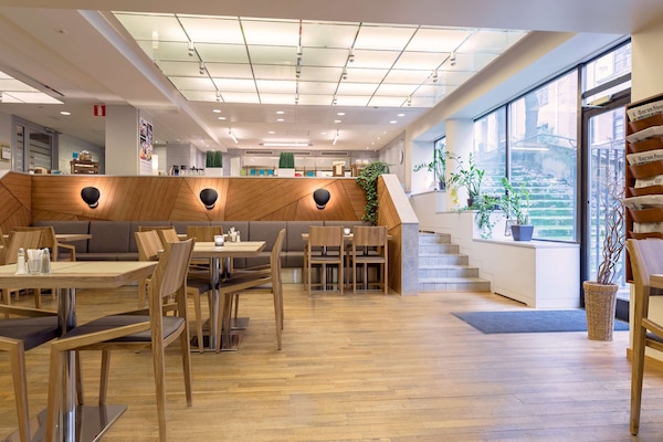 Colazione a buffet, servita tutte le mattine (21 EUR a persona)