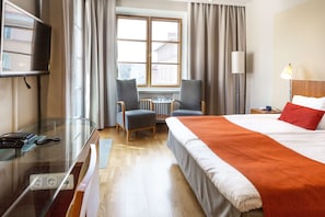 Superior Room, 1 King Bed (King Superior)