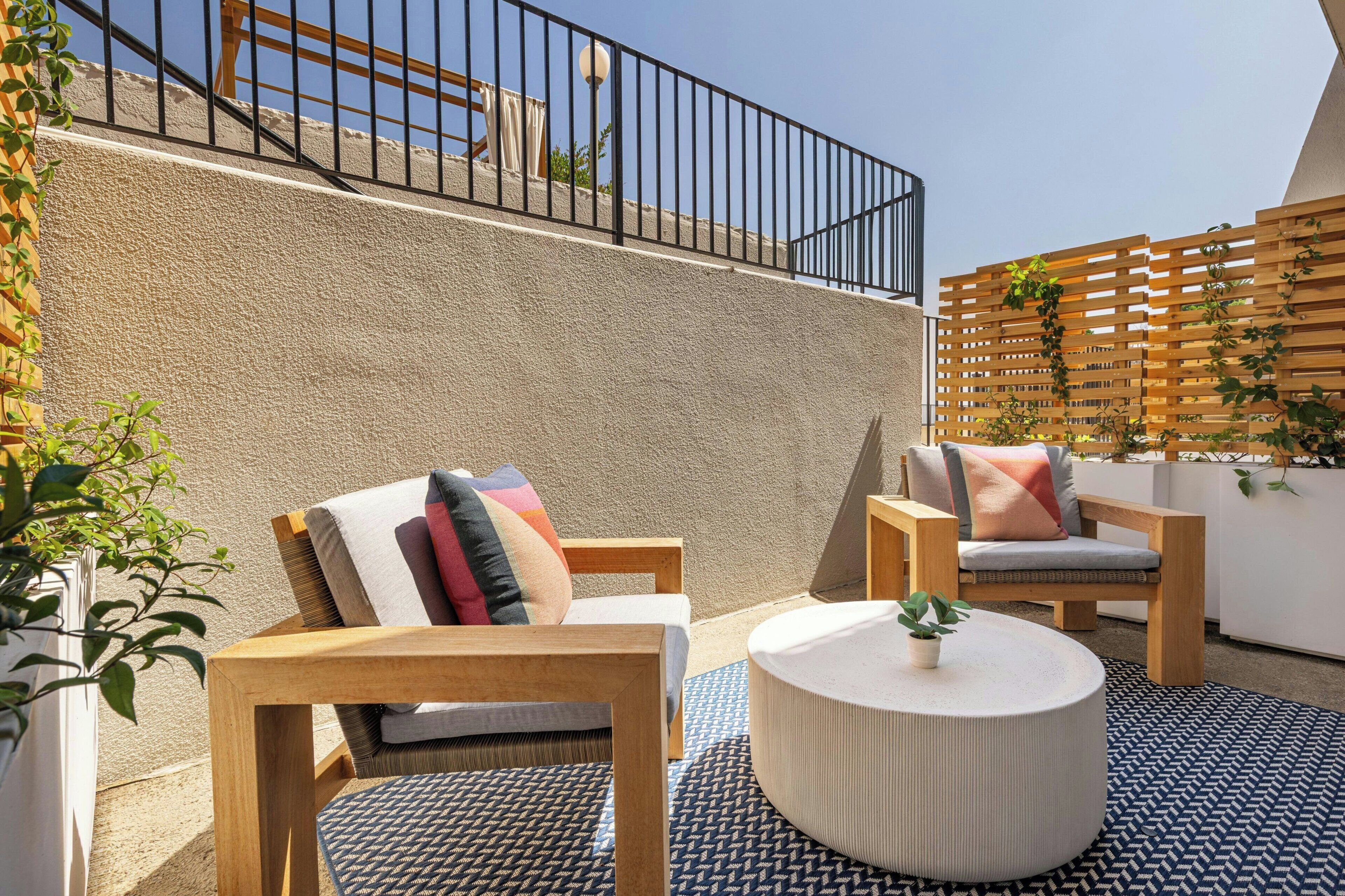 1 bedroom, premium bedding, down duvets, desk