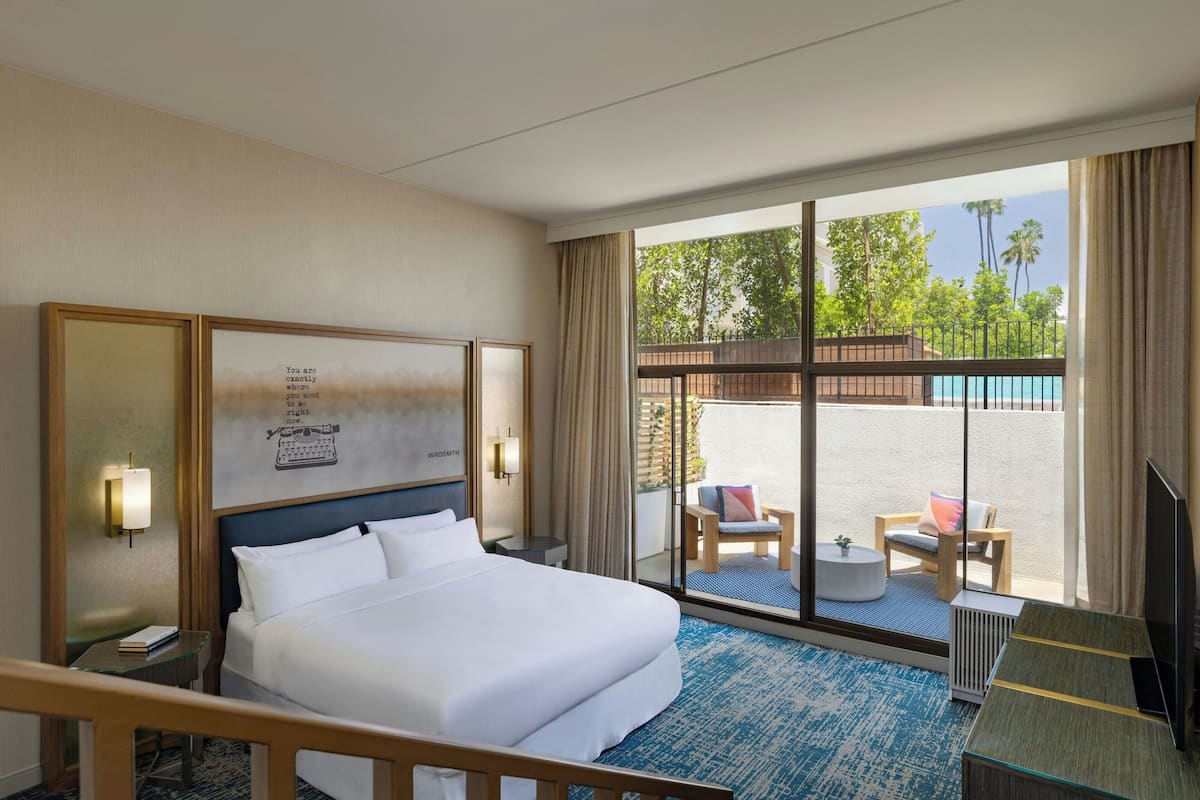 Hochwertige Bettwaren, Daunenbettdecken, Schreibtisch