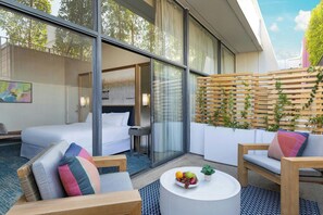 Premium bedding, down duvets, desk, laptop workspace - Hotel Dena, Pasadena Los Angeles, a Tribute Portfolio Hotel (Pasadena)