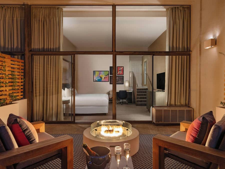 Rom – deluxe, 1 kingsize-seng, terrasse | Sengetøy av topp kvalitet, dundyner og skrivebord