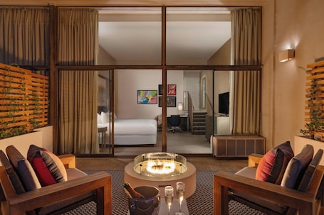 Deluxe Room, 1 King Bed, Patio | Premium bedding, down comforters, desk, laptop workspace. Hotel Dena, Pasadena Los Angeles, a Tribute Portfolio Hotel
