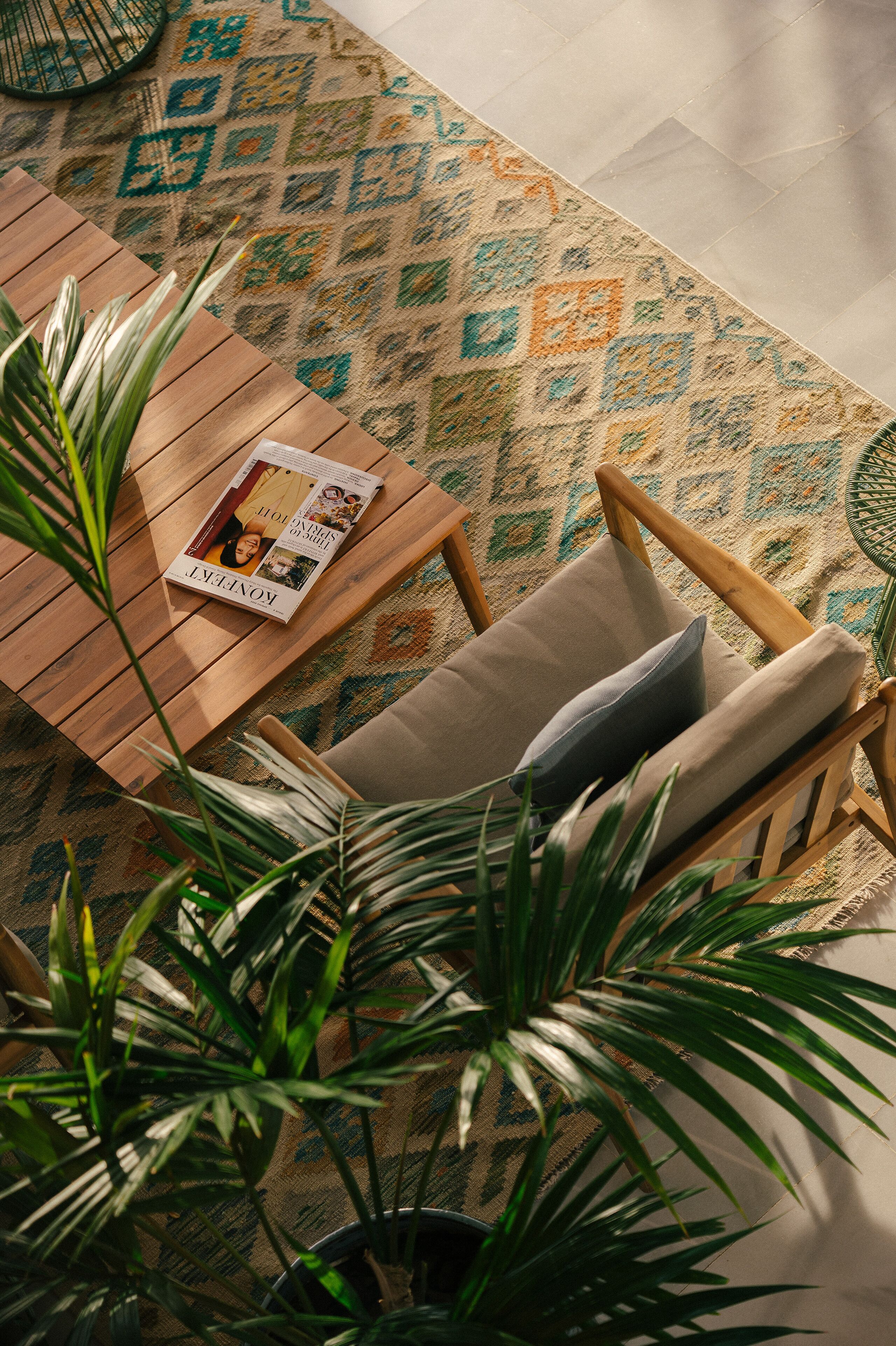 5 restaurants, breakfast, lunch, dinner served; international cuisine