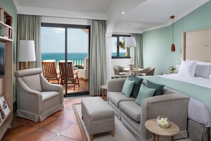 Safe på rommet, blendingsgardiner, lydisolert og strykejern/-brett