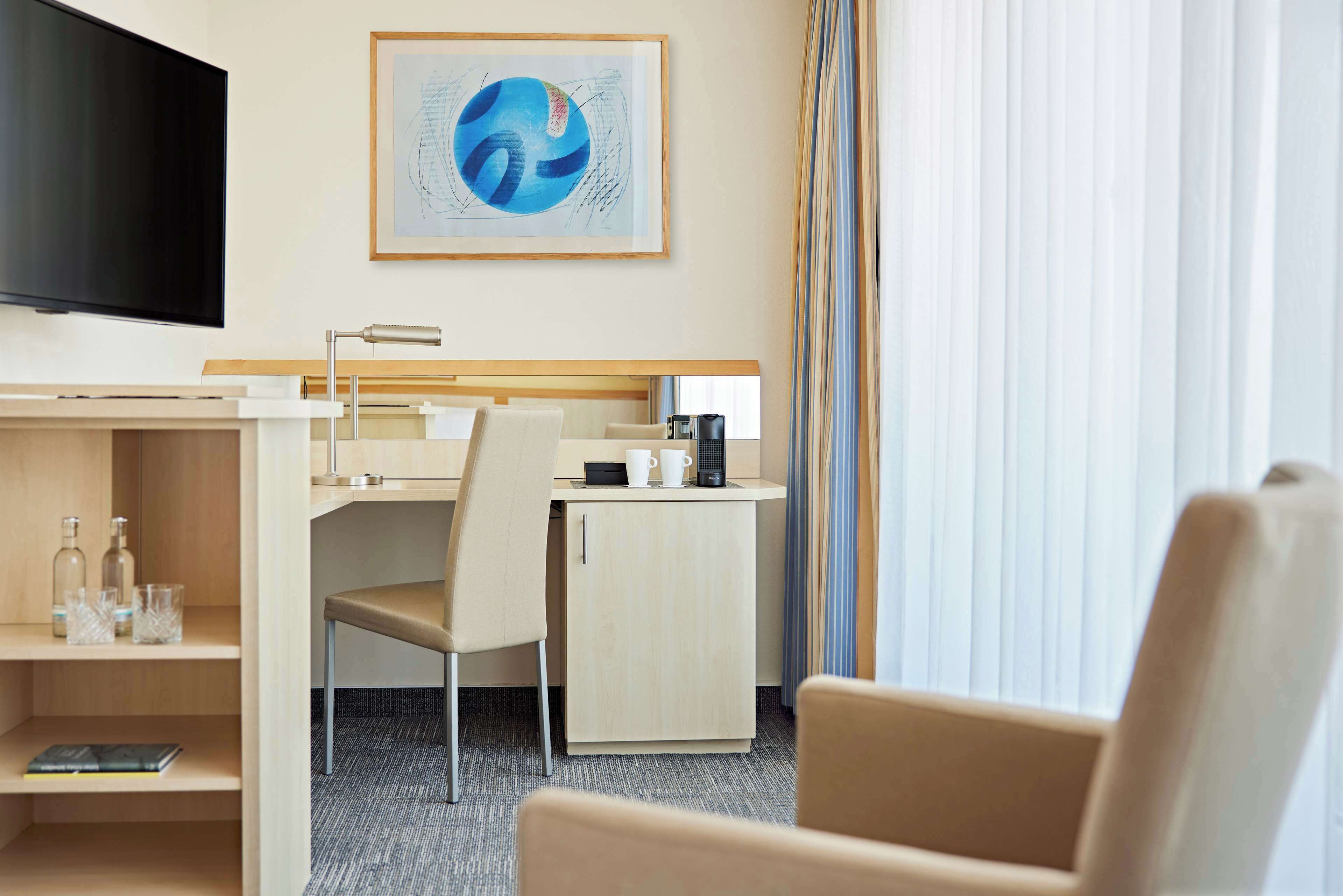 deluxe room, 1 queen bed, balcony | hypo-allergenic bedding, pillow-top beds, minibar, in-room safe