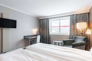 Superior Twin Room | Desk, blackout drapes, free cribs/infant beds, free WiFi