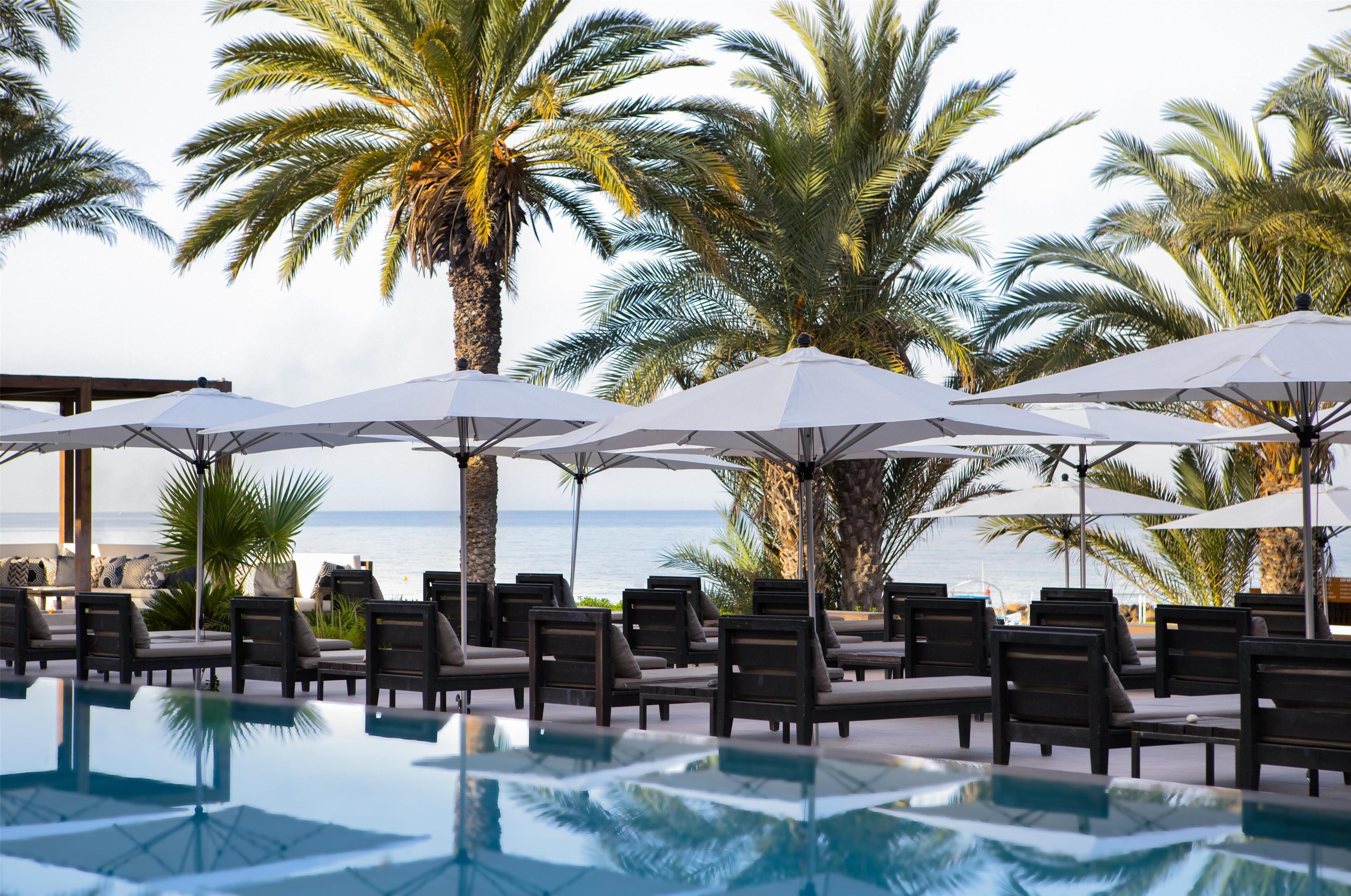 Indoor pool, 3 outdoor pools, pool umbrellas, pool loungers