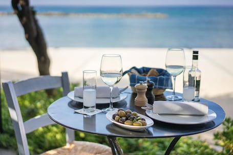 Restaurant. Almyra