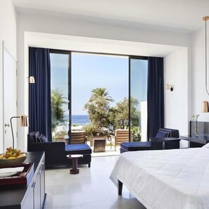 Two Interconnecting Terrace Sea View rooms | Vista do quarto