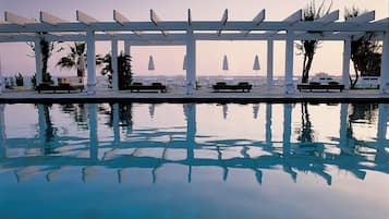 Indoor pool, 3 outdoor pools, pool umbrellas, pool loungers
