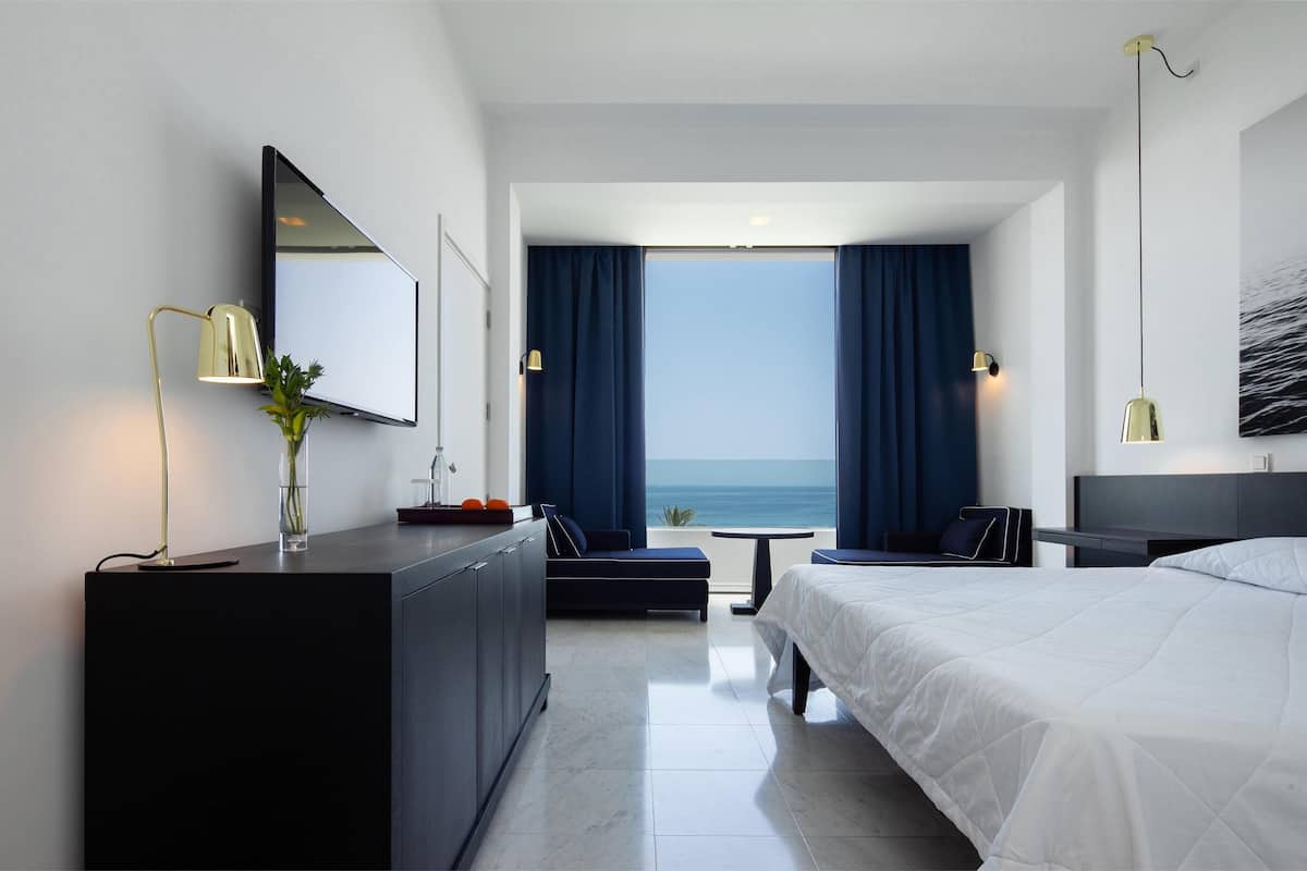Superior kamer | 1 slaapkamer, luxe beddengoed, een minibar, een kluis op de kamer