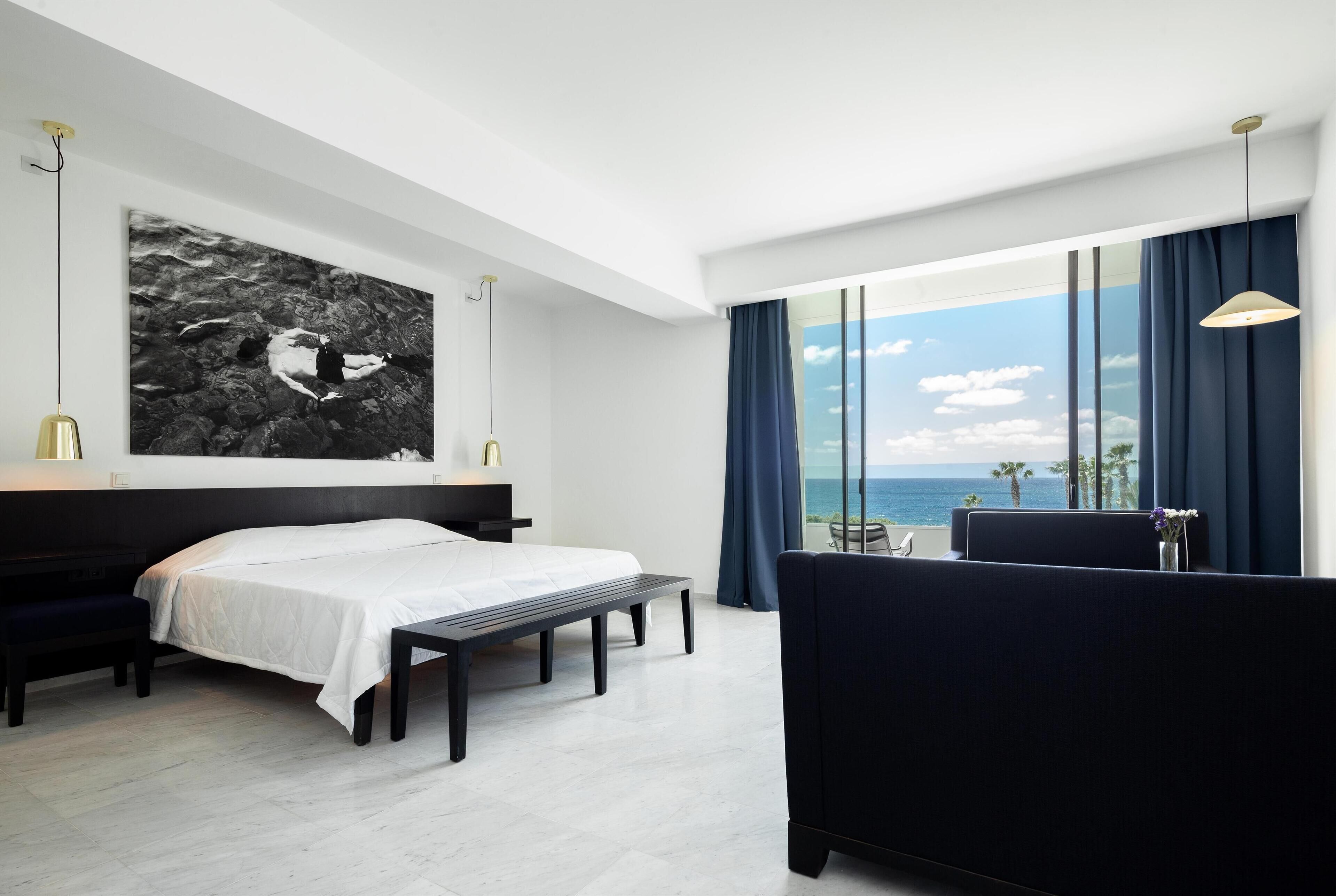 Ropa de cama de alta calidad y minibar 