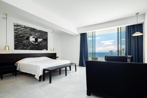 Suite – deluxe, 2 soverom, sjøutsikt | Sengetøy av topp kvalitet, minibar og safe på rommet