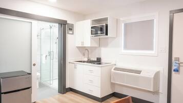 Business Suite, 2 Queen Beds, Non Smoking | Private kitchen | Mini-fridge, microwave, coffee/tea maker