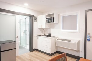 Business Suite, 2 Queen Beds, Non Smoking | Private kitchen | Mini-fridge, microwave, coffee/tea maker