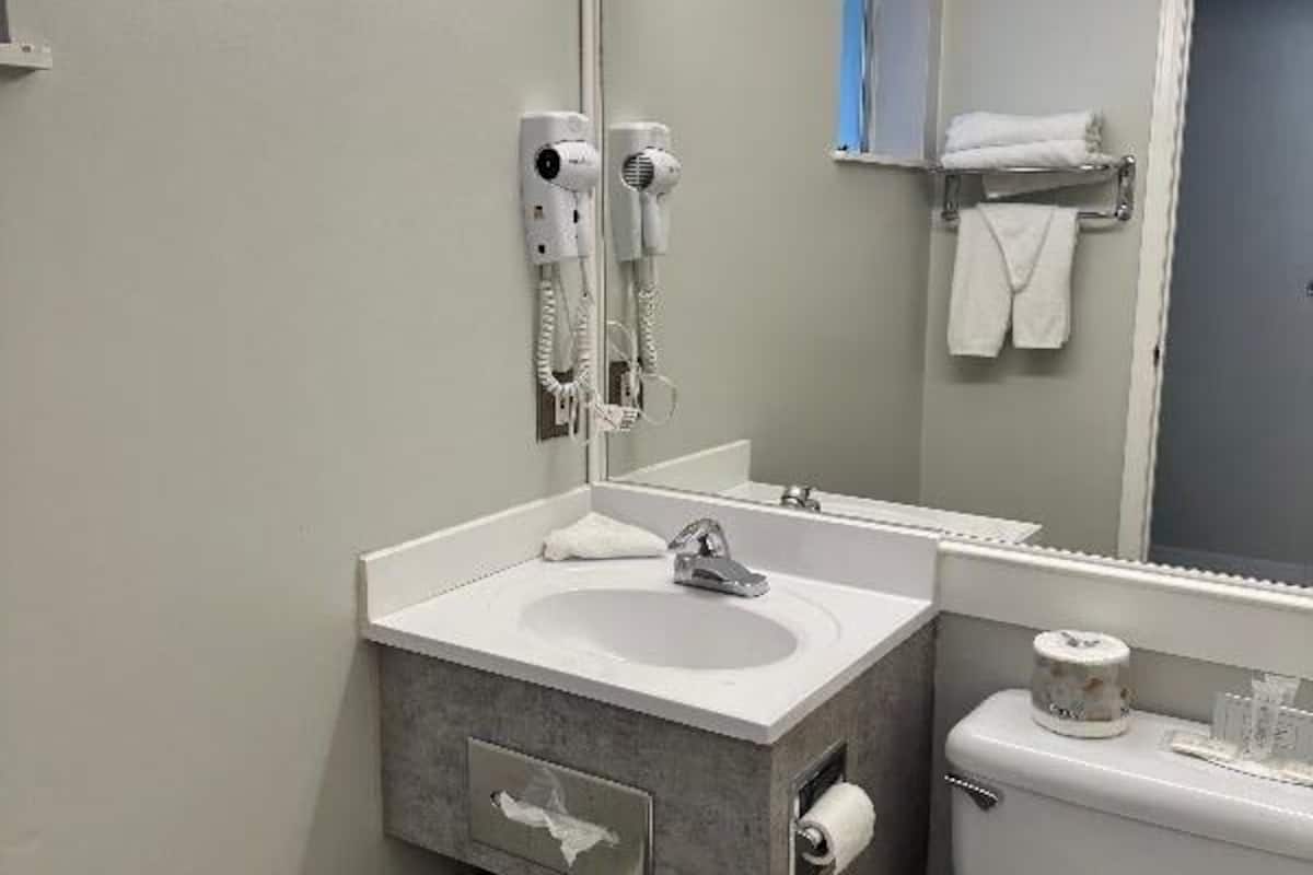 Bathroom | Free toiletries, hair dryer, towels, soap