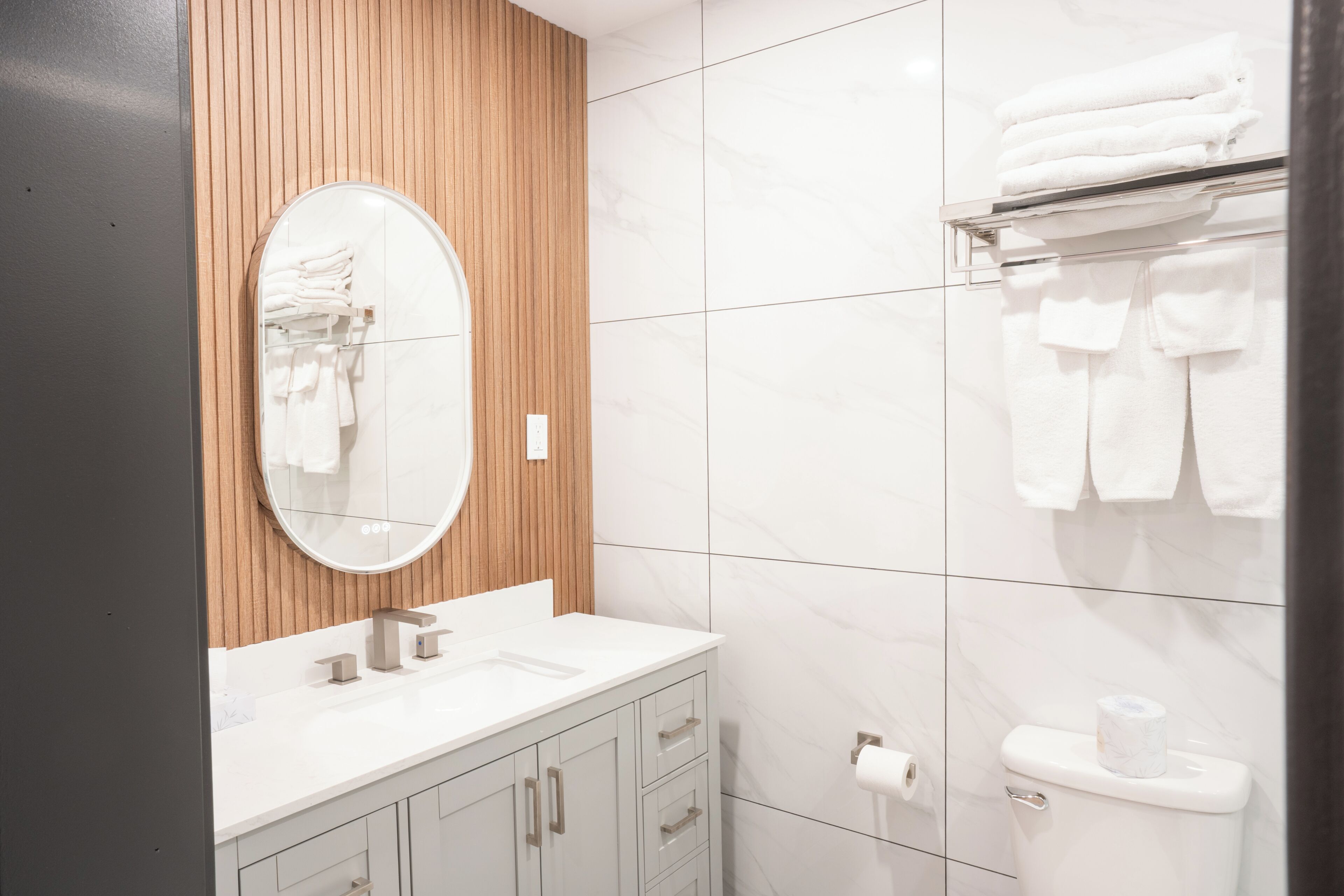 Suite Business, 2 camas de matrimonio, no fumadores | Baño | Ducha y cabezal de ducha tipo lluvia