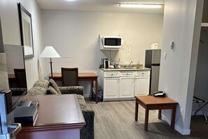 Business Room, 1 Queen Bed, Non Smoking