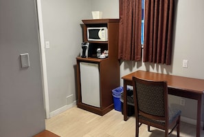 Deluxe Room, 2 Queen Beds, Non Smoking | Iron/ironing board, free WiFi, bed sheets