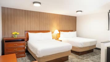 Suíte empresarial, 2 camas Queen, para não fumantes | Wi-Fi de cortesia, roupa de cama