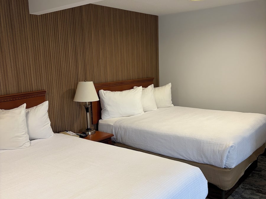 Business Suite, 2 Queen Beds, Non Smoking