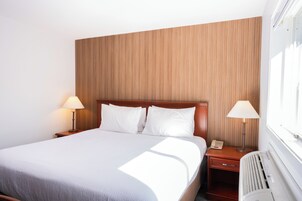 Deluxe Room, 1 King Bed, Non Smoking | Free WiFi, bed sheets