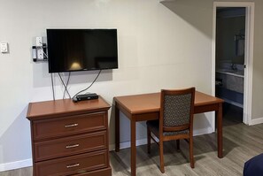 Business Suite, 2 Queen Beds, Non Smoking | Iron/ironing board, free WiFi, bed sheets