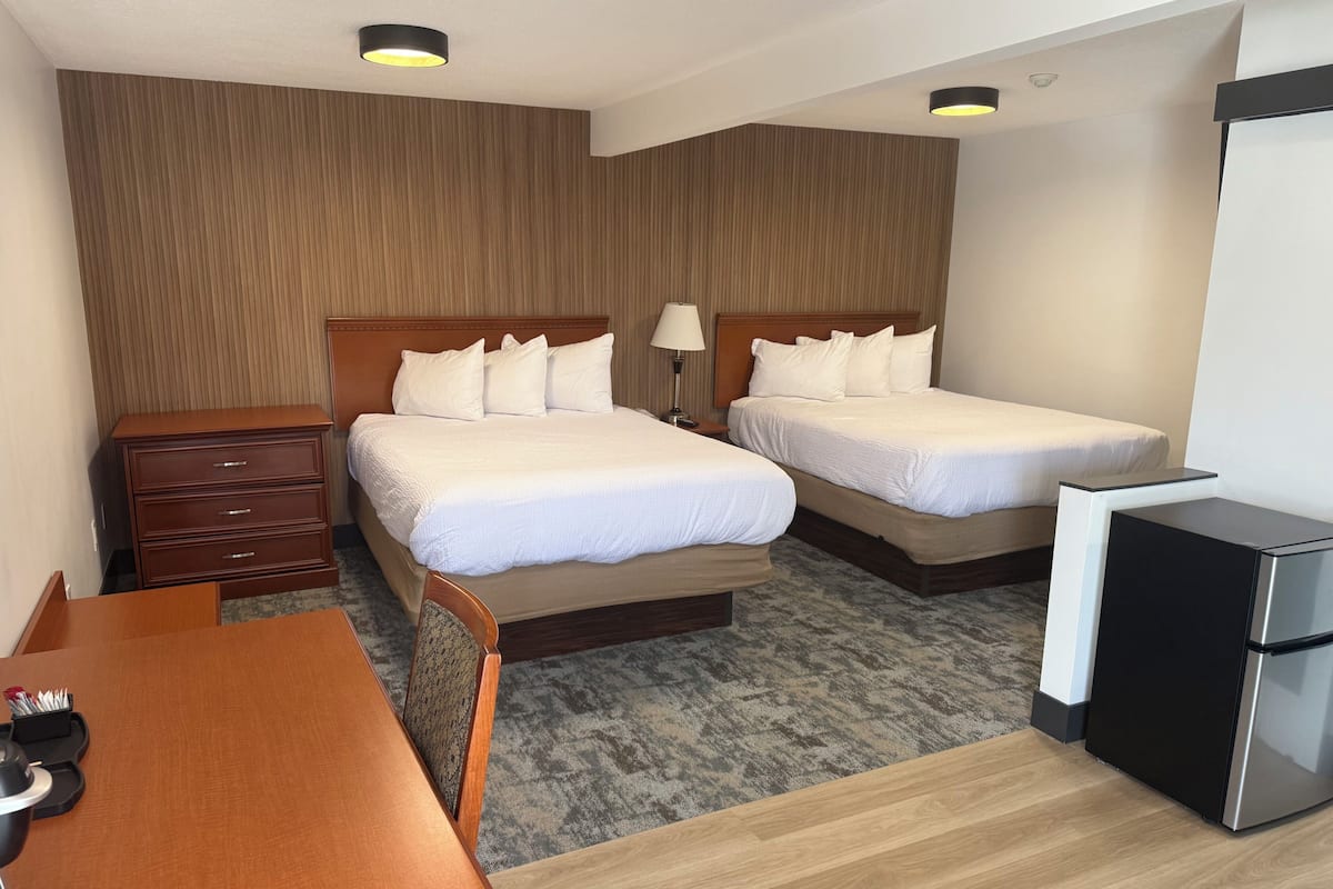 Business Suite, 2 Queen Beds, Non Smoking | Free WiFi, bed sheets