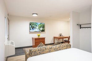 Free WiFi, bed sheets - Travelodge by Wyndham Langley (Langley)