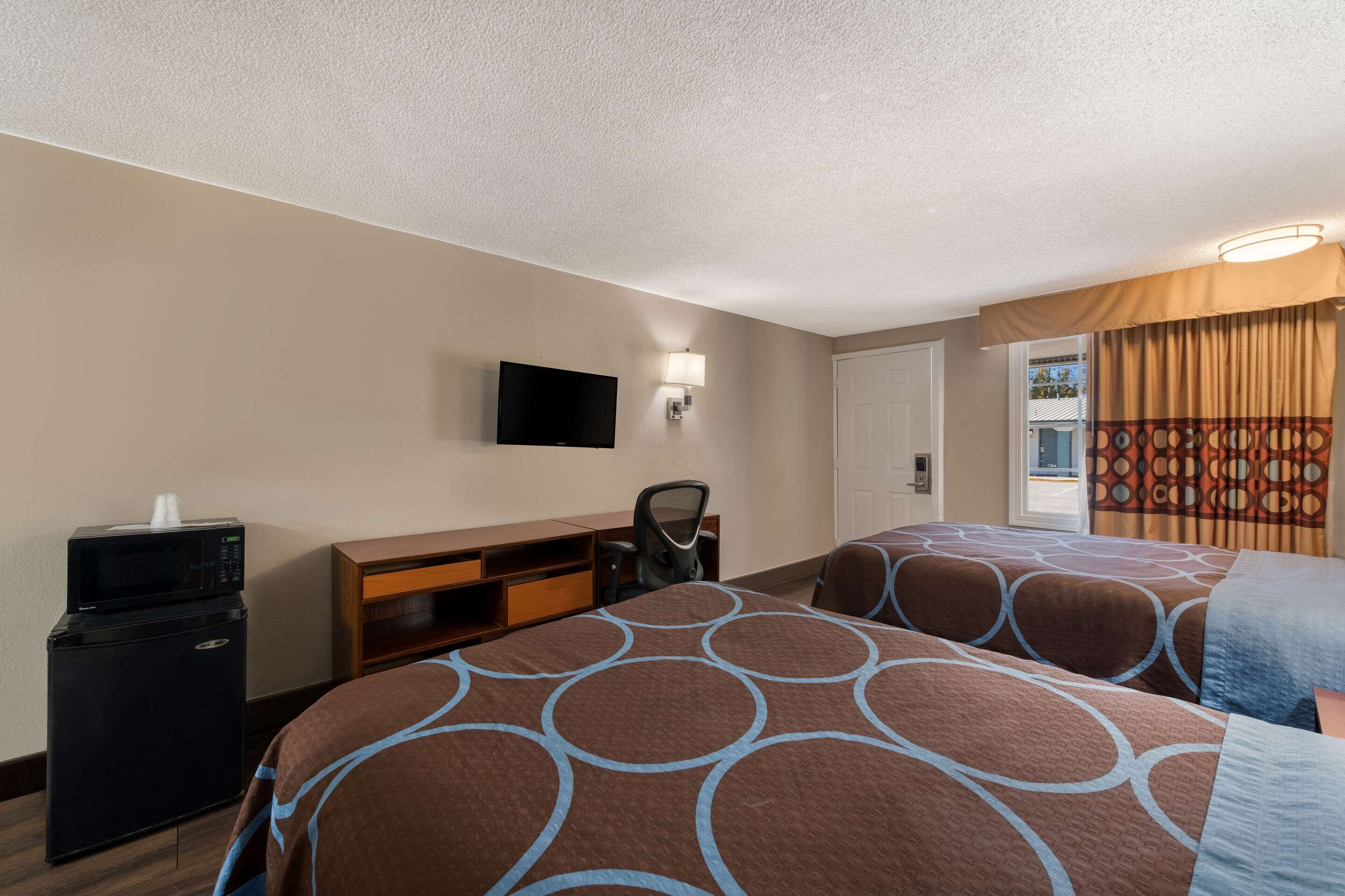 desk, laptop workspace, iron/ironing board, free wifi