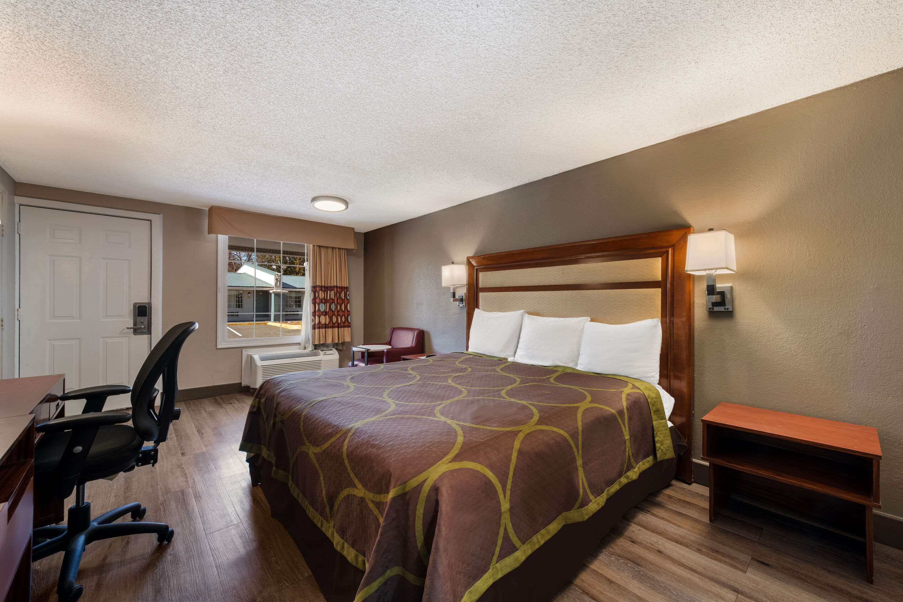 desk, laptop workspace, iron/ironing board, free wifi