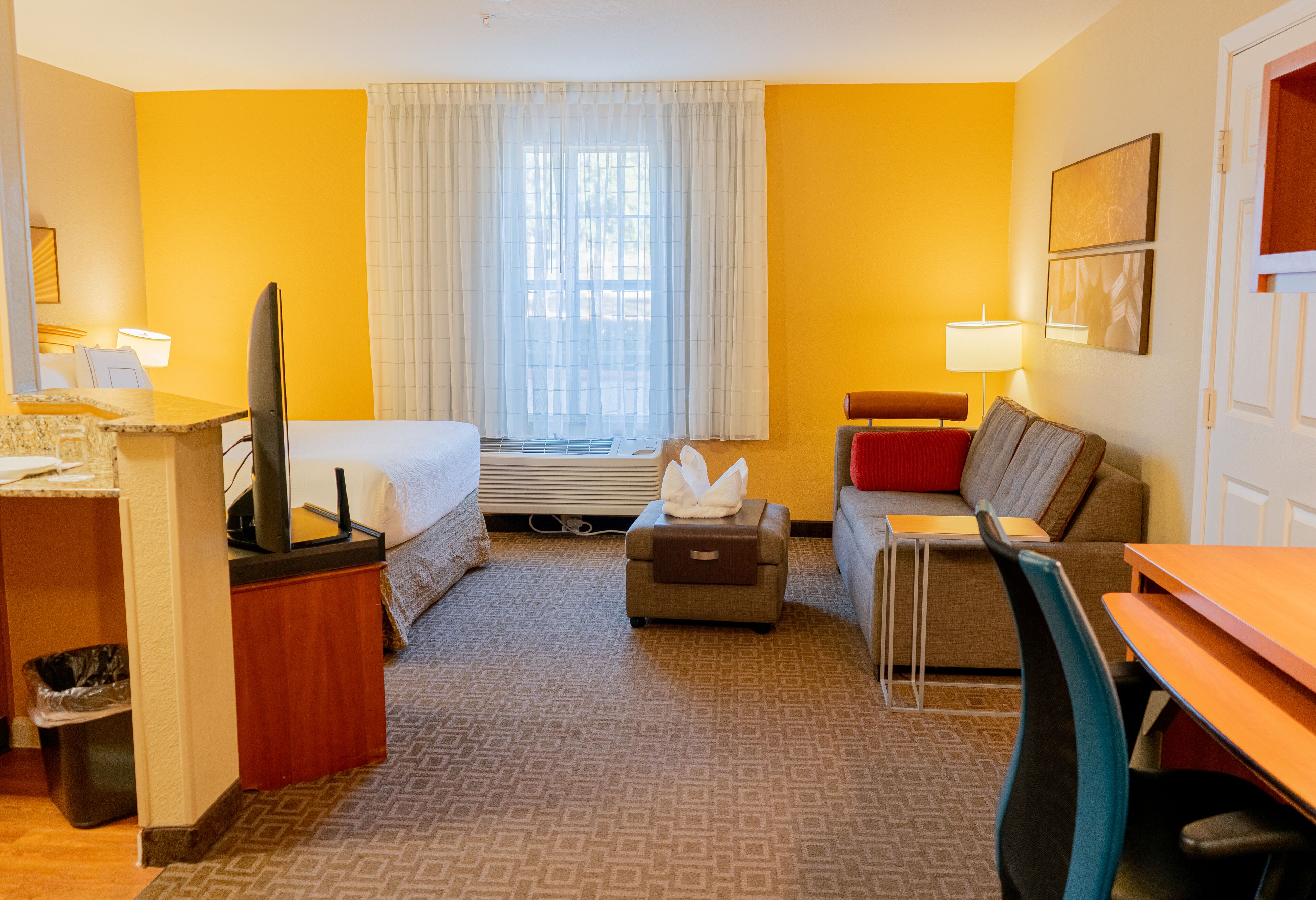 studio, 1 queen bed with sofa bed | pillow-top beds, desk, laptop workspace, blackout curtains