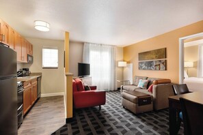 Suite, 2 Bedrooms | Desk, laptop workspace, iron/ironing board, free cribs/infant beds