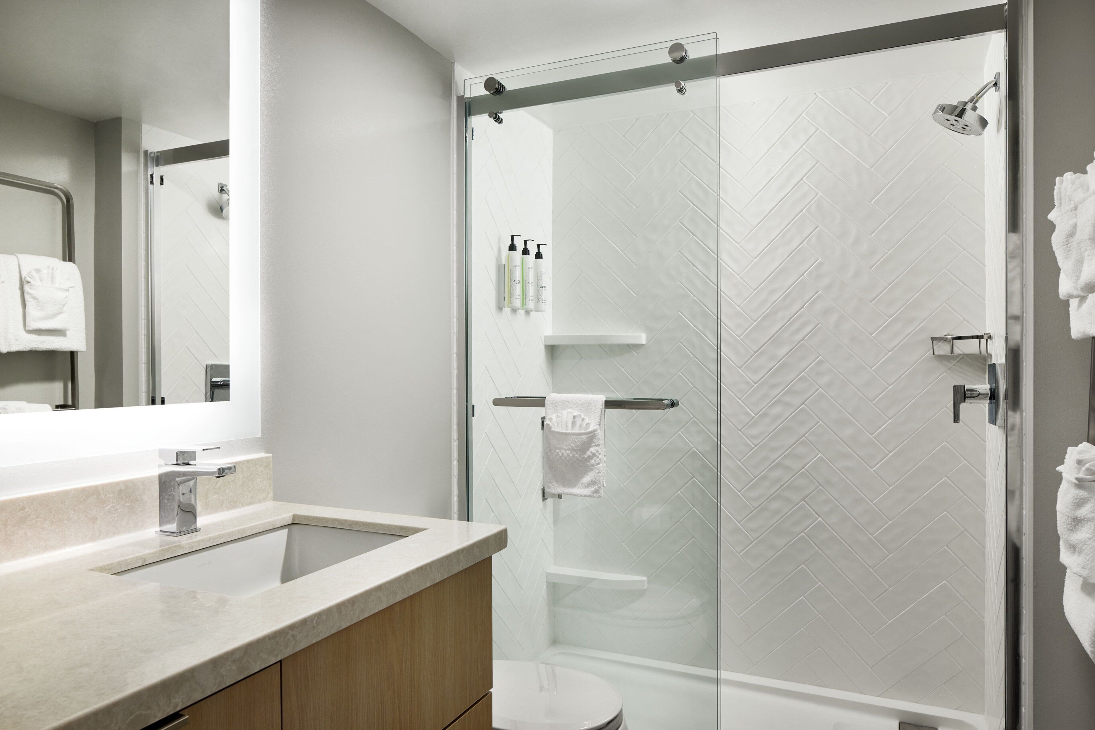 combined shower/bathtub, free toiletries, hair dryer, towels