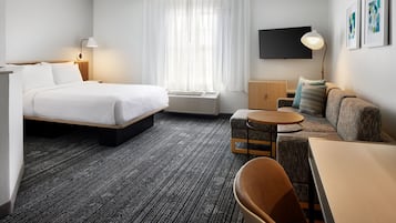 Hochwertige Bettwaren, Schreibtisch, laptopgeeigneter Arbeitsplatz