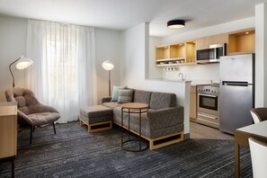 Suite, 2 Schlafzimmer | Wohnbereich | Smart-TV, Netflix, Pay-TV