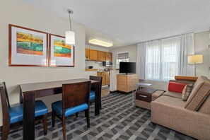 Flat-screen TV - Towneplace Suites By Marriott Brookfield (Brookfield)