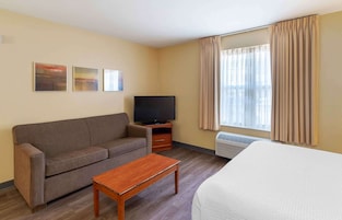 Deluxe Studio, 1 Queen Bed, Non Smoking, Refrigerator & Microwave | Hypo-allergenic bedding, desk, laptop workspace, iron/ironing board