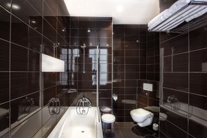 Standard Double Room | Bathroom | Shower, hair dryer, towels - Prince Albert Louvre (Paris)