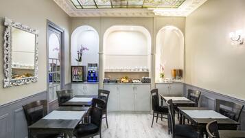 Daily continental breakfast (EUR 8 per person)