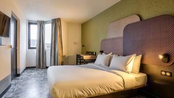 Chambre Double, accessible aux personnes à mobilité réduite | Bureau, chambres insonorisées, Wi-Fi gratuit, draps fournis